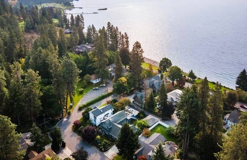 Coeur d'Alene Cottage | Charming Garden Retreat | Near Lakes & Golf | Walk 2 Minutes to Sanders Beach