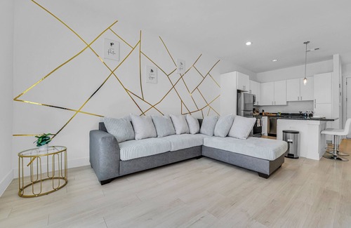 Greater East End Apartment | Charming Getaway