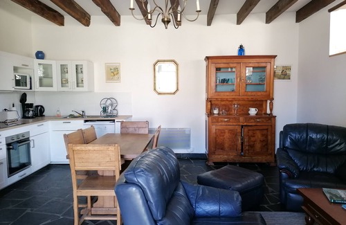 Ambon House | Charming gite between land and sea,