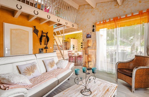 Landrais House | Charming Gite Egaux De Chambon with Shared Pool, Wi-Fi and Air Conditioning