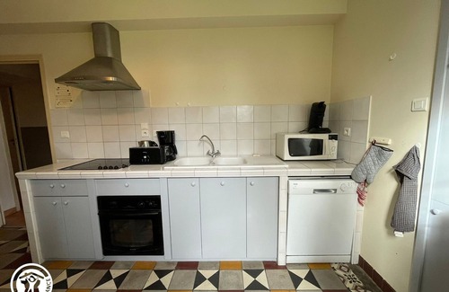 Cugand Cottage | Charming Gite with Pool, Close to Clisson & Puy du Fou, Sleeps 8 - Perfect for Families & Friends
