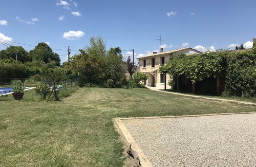 Verac House | Charming gîte with swimming pool on organic wine estate