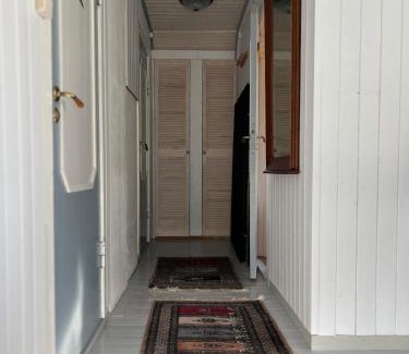 Sørvagen House | Charming golden cabin with breathtaking sea views