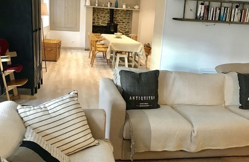 Reville House | Charming granite house near the sea