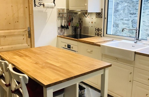 Reville House | Charming granite house near the sea