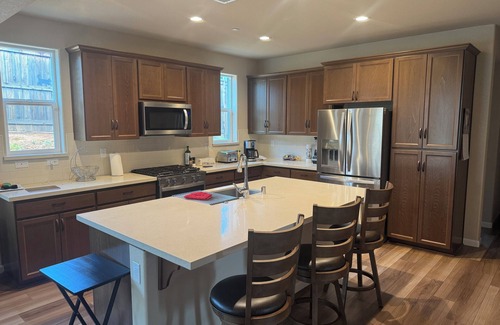Grass Valley House | Charming Grass Valley Haven-Contemporary Comfort with a local touch of Elegance