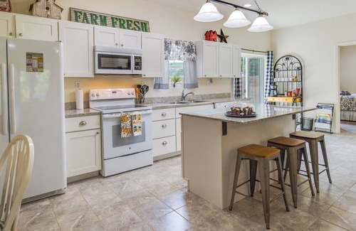 Laurie Cottage | Charming Gravois Mills Escape w/Private Backyard!