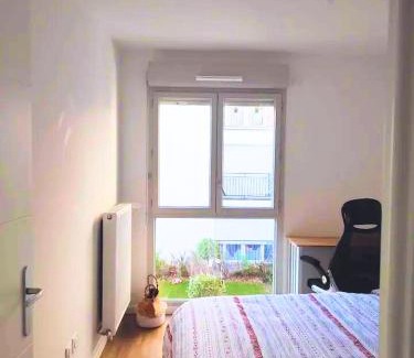 L'Hay-les-Roses House | Charming Guest Room Near Metro 14