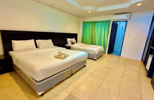 Nanai Road House | Charming Guest Room in Central Pa Tong, Thailand