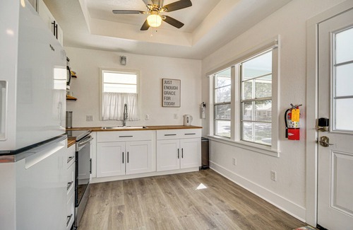 Long Beach Cottage | Charming Gulf Coast Cottage - 1 Mile to the Coast!