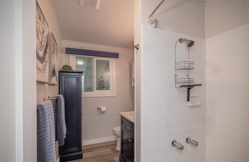 Waialee House | Charming Haleiwa Cottage Steps to Beautiful Beach