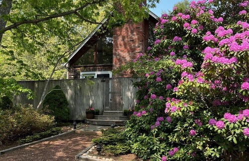 Northwest Harbor Cottage | Charming Hamptons Cape Cod - Pool, Hot Tub, Close to Harbor/Bay Beaches