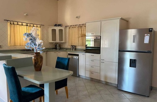 Willemstad House | Charming & Harmonious 3-bedroom house with WiFi and AC in vibrant Willemstad