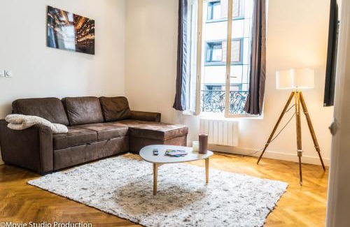 Quartier Pasteur Apartment | Charming Haussmannien 50m2 - city center