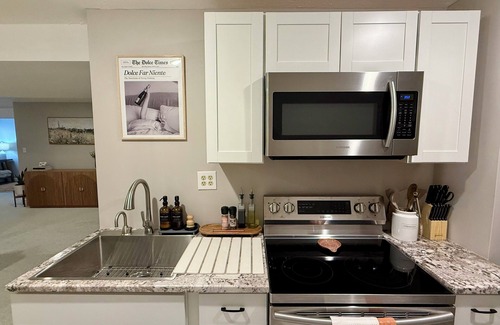 South Kansas City Apartment | Charming Hearthstone Flat: Your Chic KC Hideaway
