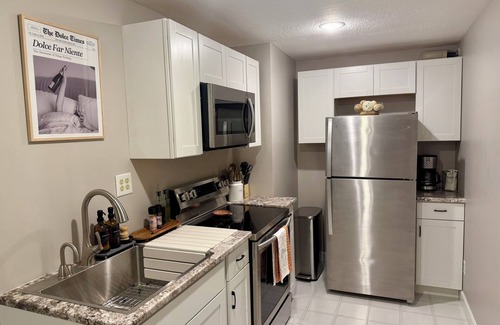 South Kansas City Apartment | Charming Hearthstone Flat: Your Chic KC Hideaway