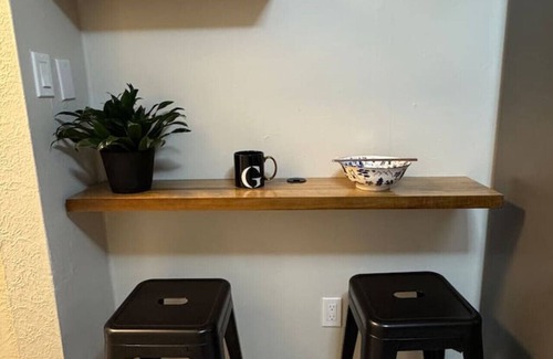 Downtown London Apartment | Charming Historic Downtown Apartment 1-BD Retreat