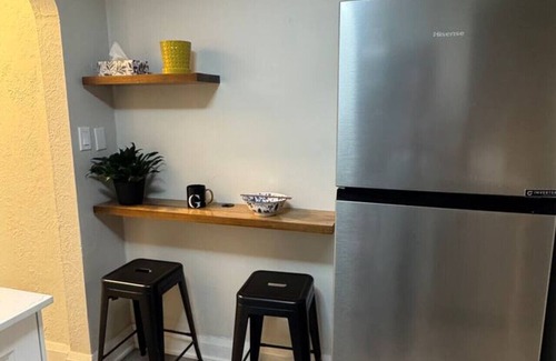 Downtown London Apartment | Charming Historic Downtown Apartment 1-BD Retreat