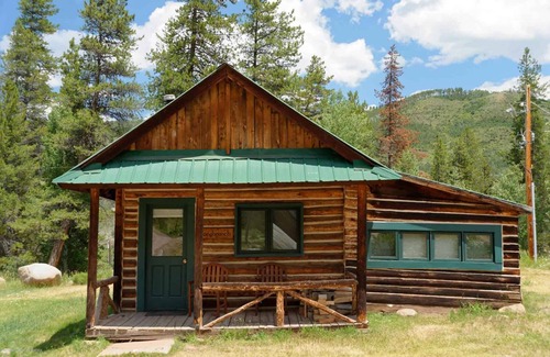 Pitkin County Cabin | Charming Historic Mountain Cabin at Dreamy Art & Nature Retreat Center