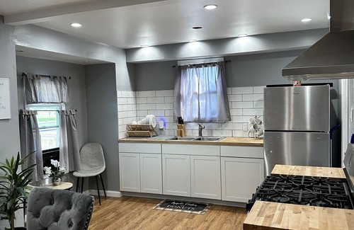 Detroit House | Charming historic Rosedale Park neighborhood house minutes from downtown.