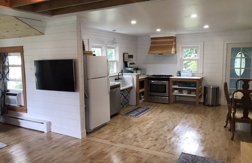 Mackinaw City House | Charming Historic Mackinaw City Cottage