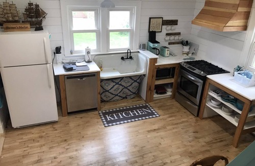 Mackinaw City House | Charming Historic Mackinaw City Cottage