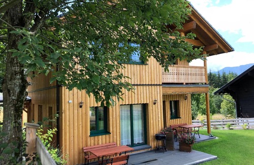 Bad Aussee Apartment | Charming holiday flat in Bad Aussee with barbecue, garden and mountain views