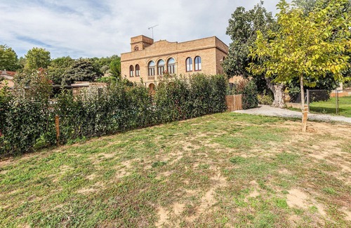 Vulpellac House | Charming Holiday Home in Vulpellac with Shared Pool