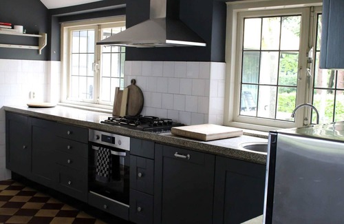 Hulshorst House | Charming Holiday Home in Hulshorst with Pool