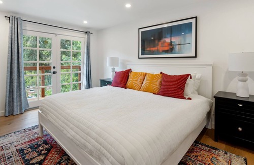 Beachwood Canyon House | Charming Hollywood Retreat Home with Canyon Views