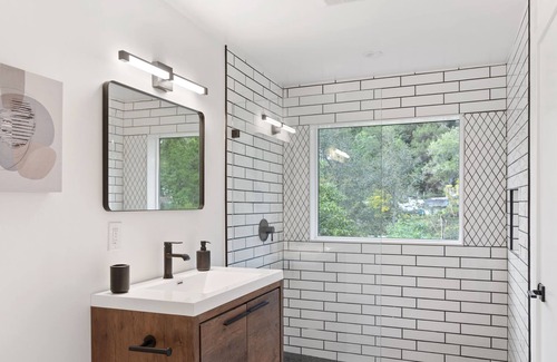 Beachwood Canyon House | Charming Hollywood Retreat Home with Canyon Views