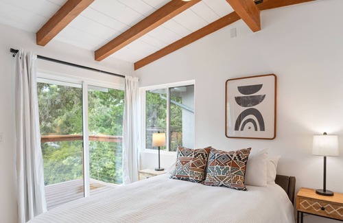 Beachwood Canyon House | Charming Hollywood Retreat Home with Canyon Views