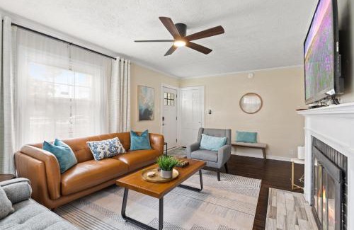 Speedway House | Charming Home in Speedway