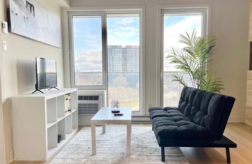 Little Burgundy Apartment | Charming Home-Perfect Location-Free Parking & Spa