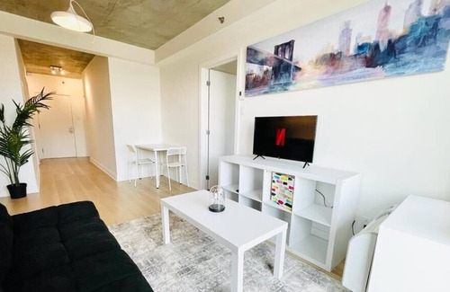 Little Burgundy Apartment | Charming Home-Perfect Location-Free Parking & Spa
