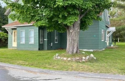 Rangeley House | Charming home quick walk to beach and shops. 8 minutes from Saddleback