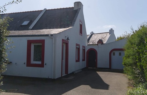 Sauzon House | Charming Home with Garden, Terrace, and Beach Access in Sauzon