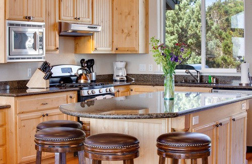 Albion House | Charming Home with Private Hot Tub and Spectacular Ocean Views