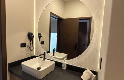 Culiacan Hotel | Charming hotel in Culiacán Rosales with WiFi, fitness room, AC. 104.