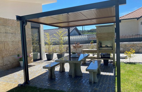 Fafe Villa | CHARMING HOUSE WITH POOL IN A QUIET AND RELAXING PRIVATE PARK