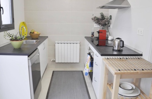 Cubelles Cottage | Charming house 3 blocks from the beach and 45 from Barcelona. vilanovaapartments