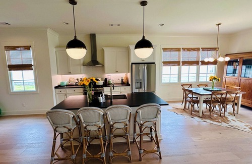 Oxford House | Charming House at The Lamar, 4 bed, 3 bath! NEW RENOVATION!