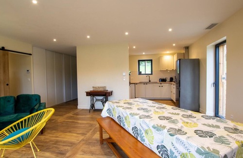 Sarlat-la-Caneda Cottage | Charming House in Sarlat: 3 BR, Private Terrace, BBQ, Baby Equipment, Pet Friendly