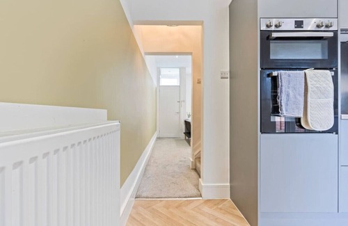 Ashton in Makerfield House | Charming House Free Parking FastWiFi SmartTV