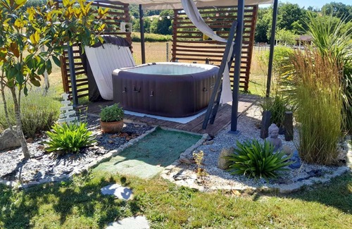 Villebret House | Charming house in a peaceful setting with access to a pond opposite