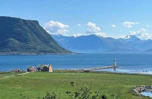 Godøy House | Charming House In An Old Barn By The Lighthouse