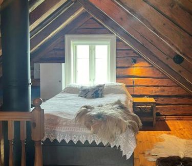 Godøy House | Charming House In An Old Barn By The Lighthouse