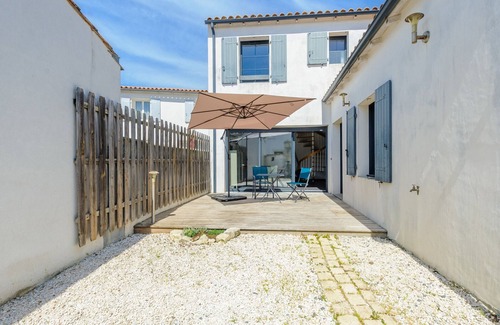 Angoulins House | Charming House in Angoulins - Near Beach, WiFi, Baby Equipment, Sleeps 6