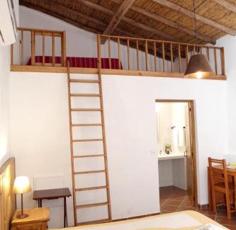 Junqueira House | Charming House in Castro Marim with Shared Pool