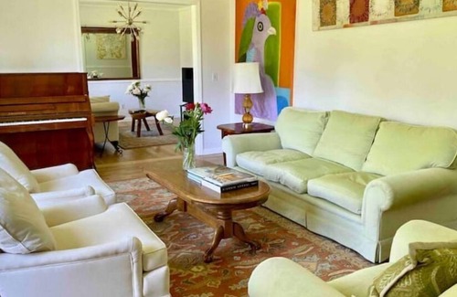 Dover Plains House | Charming house in Millbrook next to a horse farm